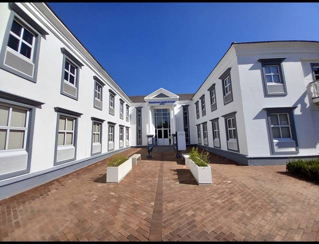1,940M² OFFICE TO LET IN BRYANSTON